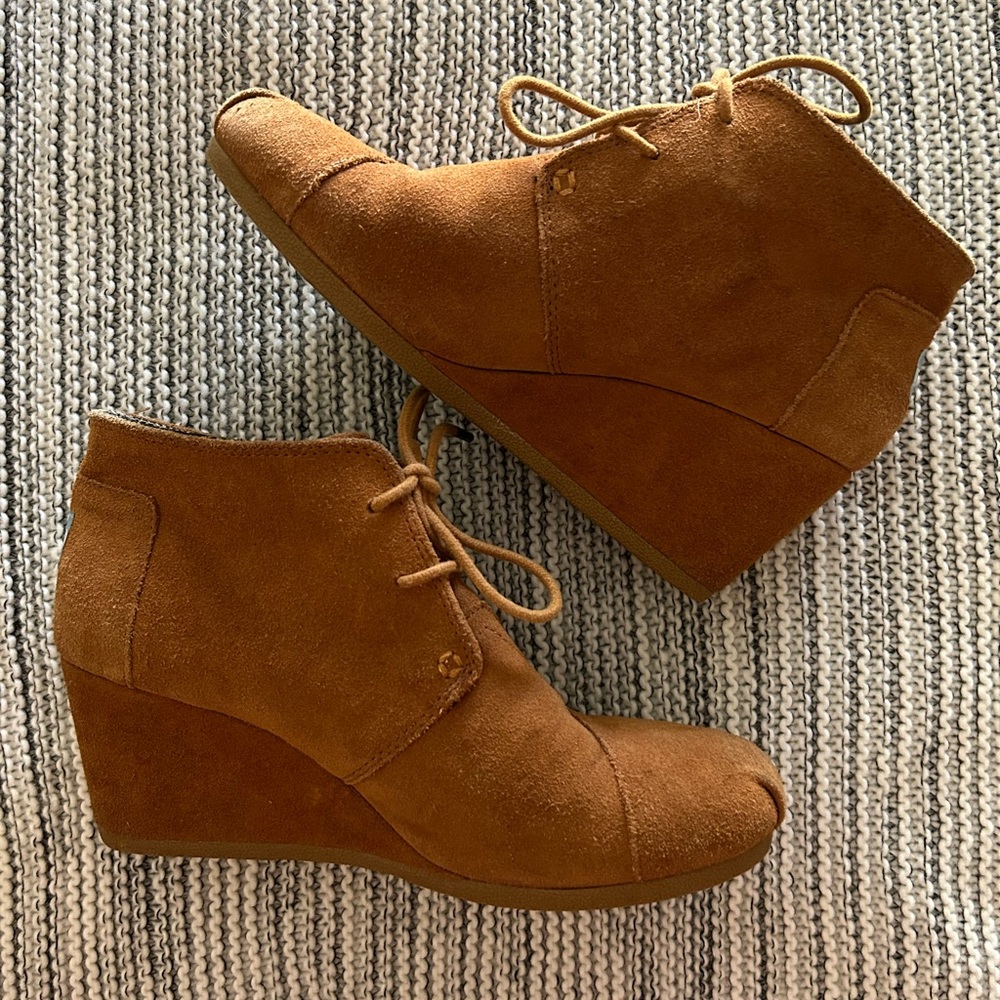 TOMS Lace up Booties